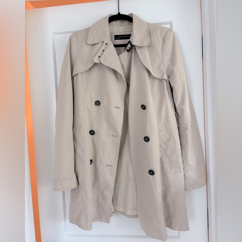 Women’s Zara trench coat. Size M. Tan